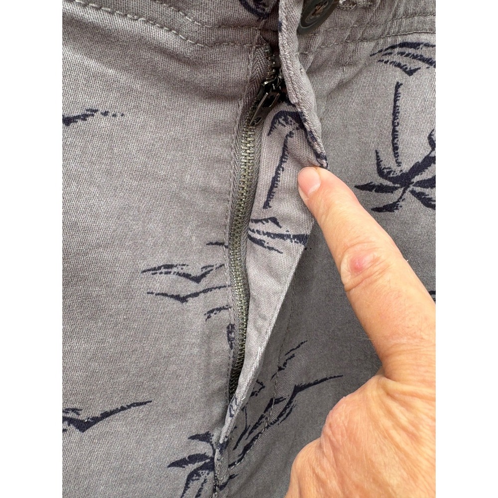 Denali Mens Gray Tropical Palm Tree Sailboat Print Chino Shorts Size 36 Stretch - Picture 3 of 9